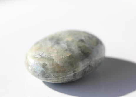 【瞑想的に生きる】アクアマリン 小さな握り石