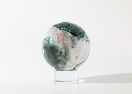 天然石　カタツムリと水晶スフィア　虹入り　金銀2体セット　最終値下げ他 天然石 カタツムリと水晶スフィア 虹入り 金銀2体セット 最終