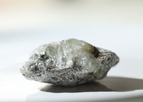 【手のひらの奇跡】ロシア産 虹入りフェナカイト