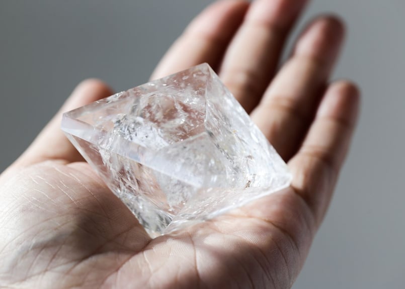 光をみつけに】ブラジル産 虹入り クリアクォーツ オクタヒドロン