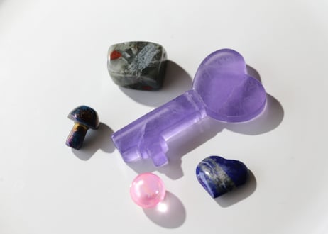【インスピレーションの解放】パープルフローライトの鍵と宝のセット