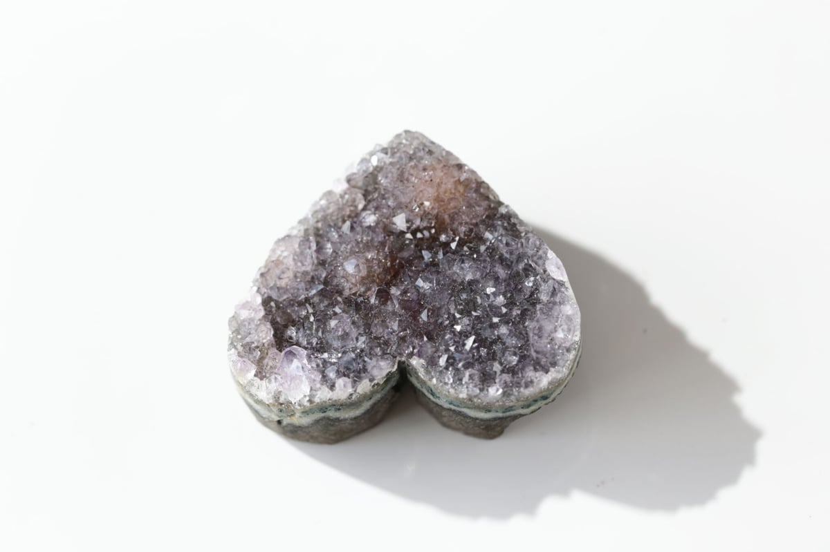 アメジスト クラスター ハート型 | ハート型 | Crystals by