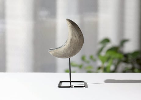 【宇宙の結晶】アメジスト クラスターの月 台座付き