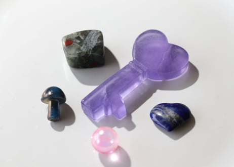 【インスピレーションの解放】パープルフローライトの鍵と宝のセット