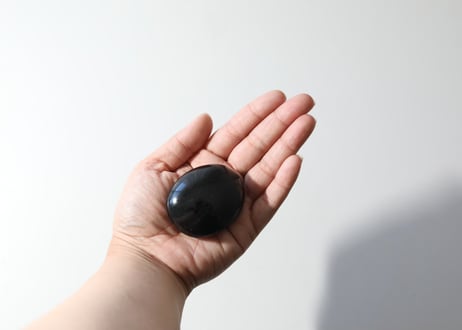 【カルマ解放のシッティ入り】ブラックトルマリン 握り石