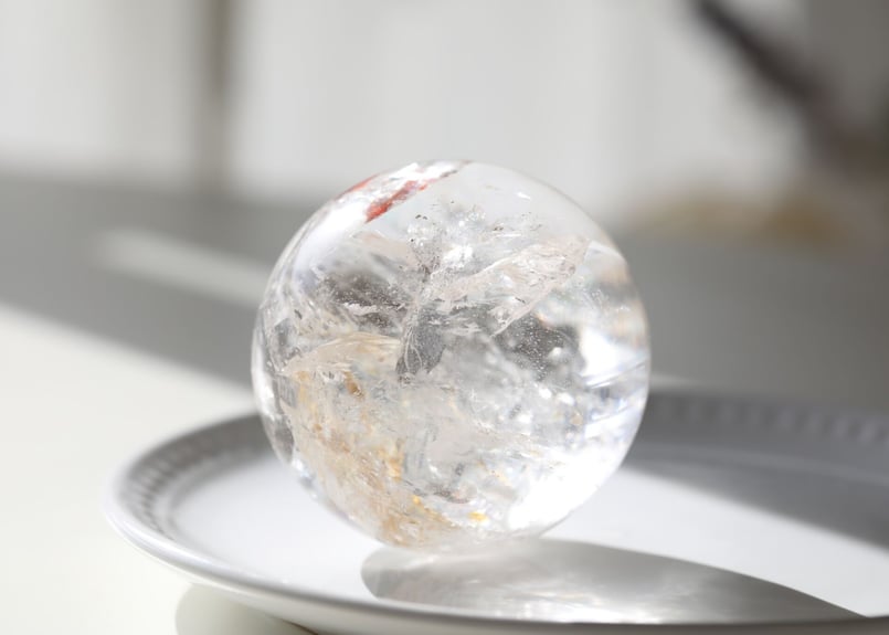 虹色の泉】トカンティンス産 虹入りクリアクォーツスフィア ヘマタイト