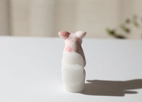 【ゆっくり休もう】考えるピンクオパールのブタ（ホワイト翡翠のトイレ）