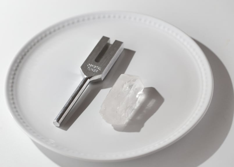 天界の音】虹入りクリアクォーツとクリスタルチューナー | Y.S.Y24
