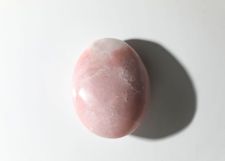 【魅了する】ピンクオパール 握り石