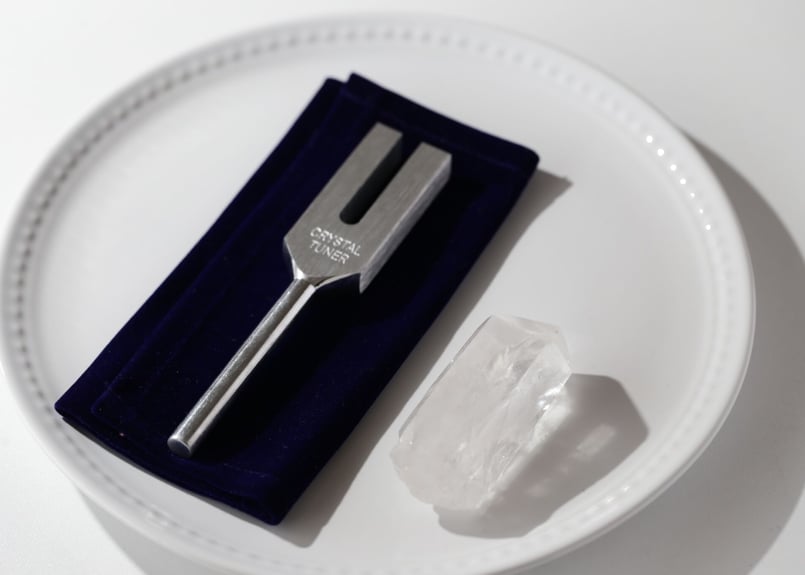 天界の音】虹入りクリアクォーツとクリスタルチューナー | Y.S.Y24