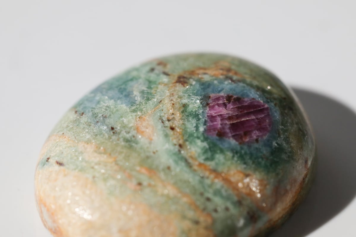 一点物‼️高品質無茶色ルビー in フックサイトワンド60gram