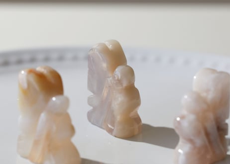 【悟りのシッディ入り】チェリーブロッサムアゲート 小さな精霊