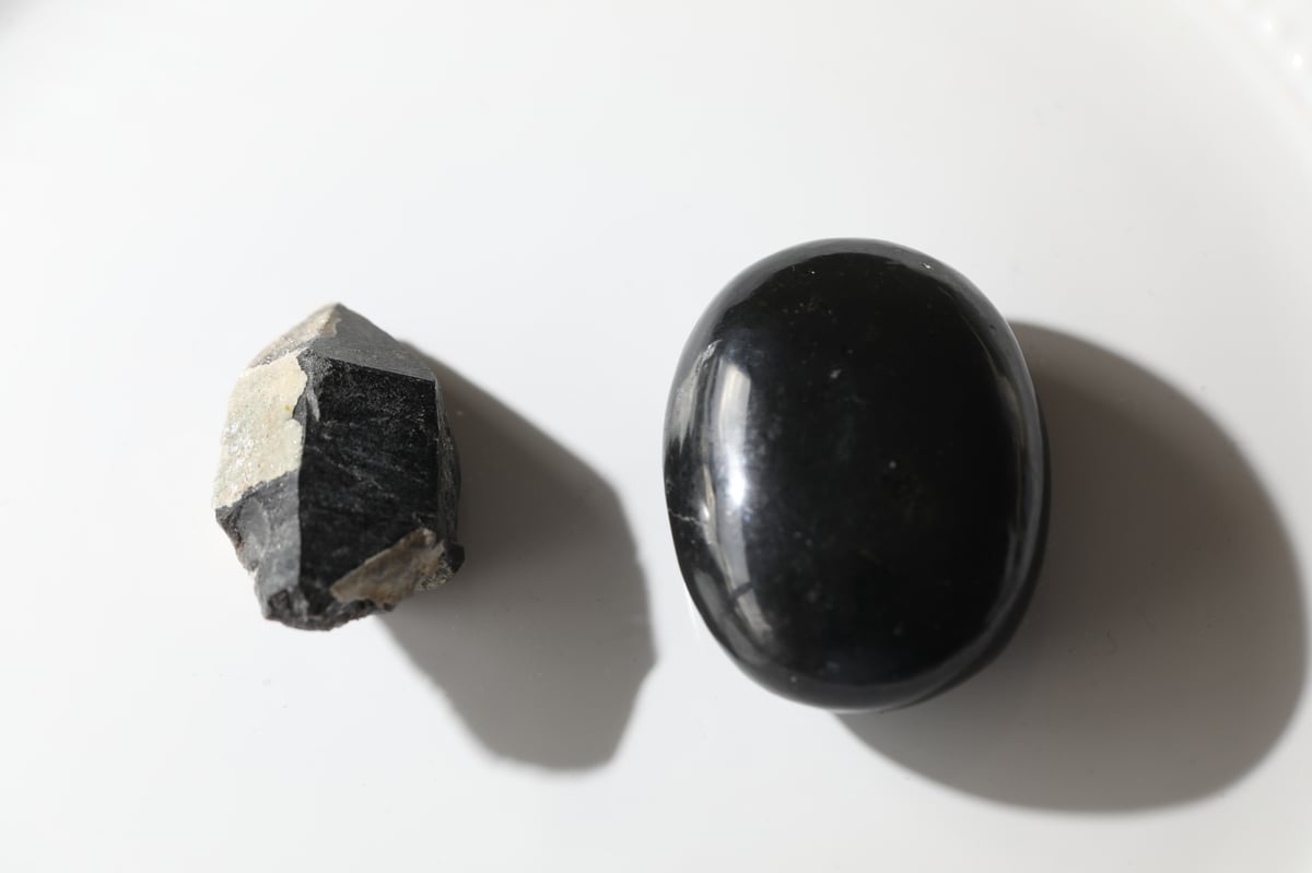 魔除け】ブラックトルマリン 握り石＆モリオン 原石の結界セットC