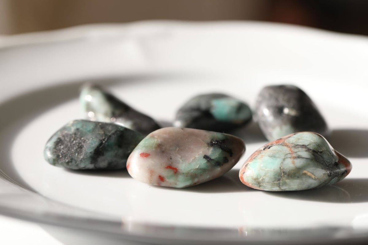 浮気封じ】エメラルド 原石 タンブル 握り石