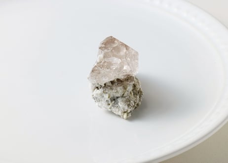 【内なる静寂】モンブラン産 虹入り スモーキークォーツ ミニクラスター