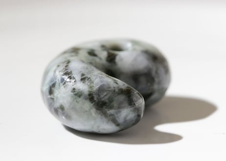 【糸魚川のこども】糸魚川産 翡翠の勾玉