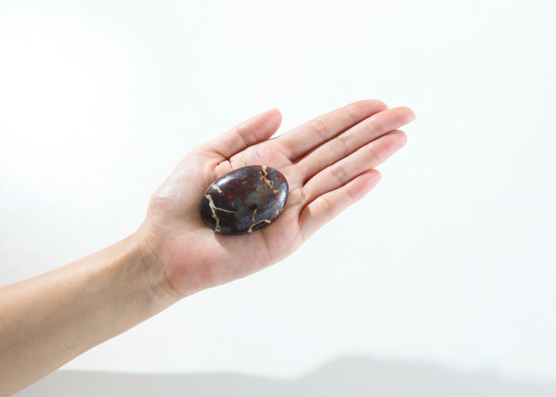悟りのシッディ入り】レッドジャスパーヘマタイト 握り石 | Y.S.Y24