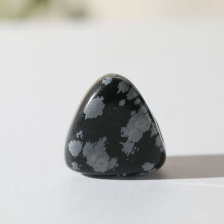 ★厳選一連★お買い得♢黒曜石【スノーフレークオブシディアン6mmラウンド連】❤️ スノーフレークオブシディアン ラウンド 連販売 約6mm(人工石