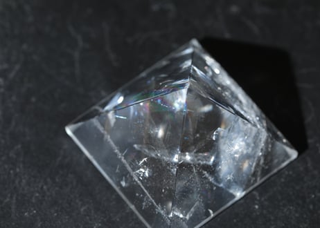【華やかな人生を】虹入り レムリアンシード ピラミッド