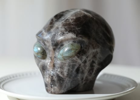 【惑星からの使者】ブラックムーンストーンとラブラドライトの宇宙人