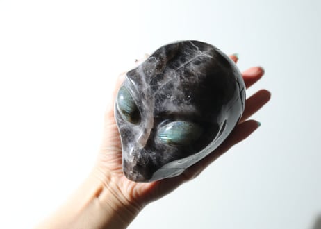 【惑星からの使者】ブラックムーンストーンとラブラドライトの宇宙人