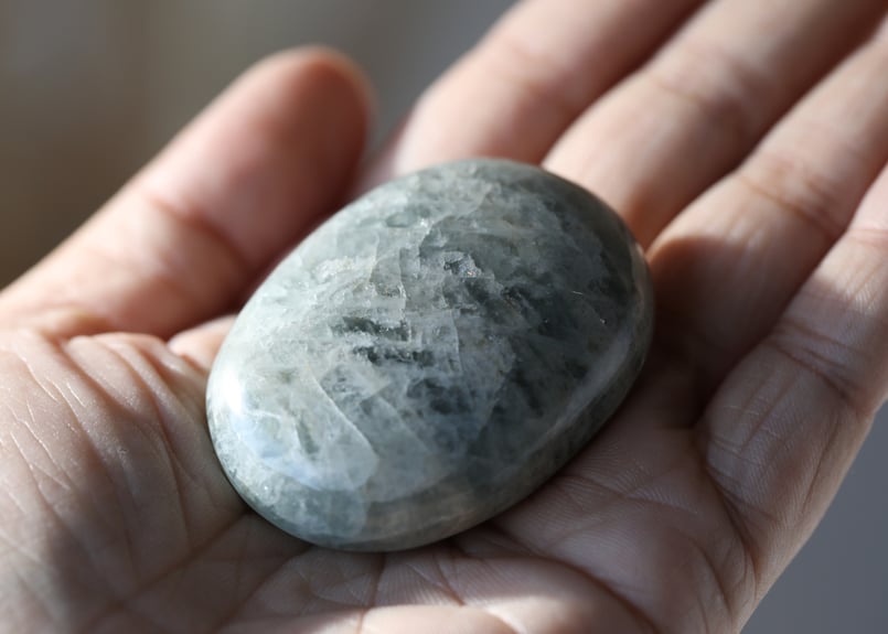 瞑想的に生きる】アクアマリン 小さな握り石 | Y.S.Y24