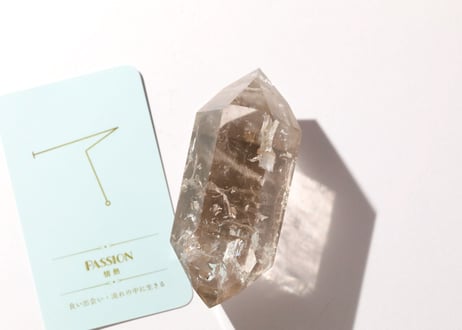 【PASSION 情熱（良い出会い・流れの中に生きる）シジル封入 オリジナルカード付き❣️】虹入り スモーキーレムリアンクォーツ ダブルターミネーテッド ※イベントクーポン使用不可