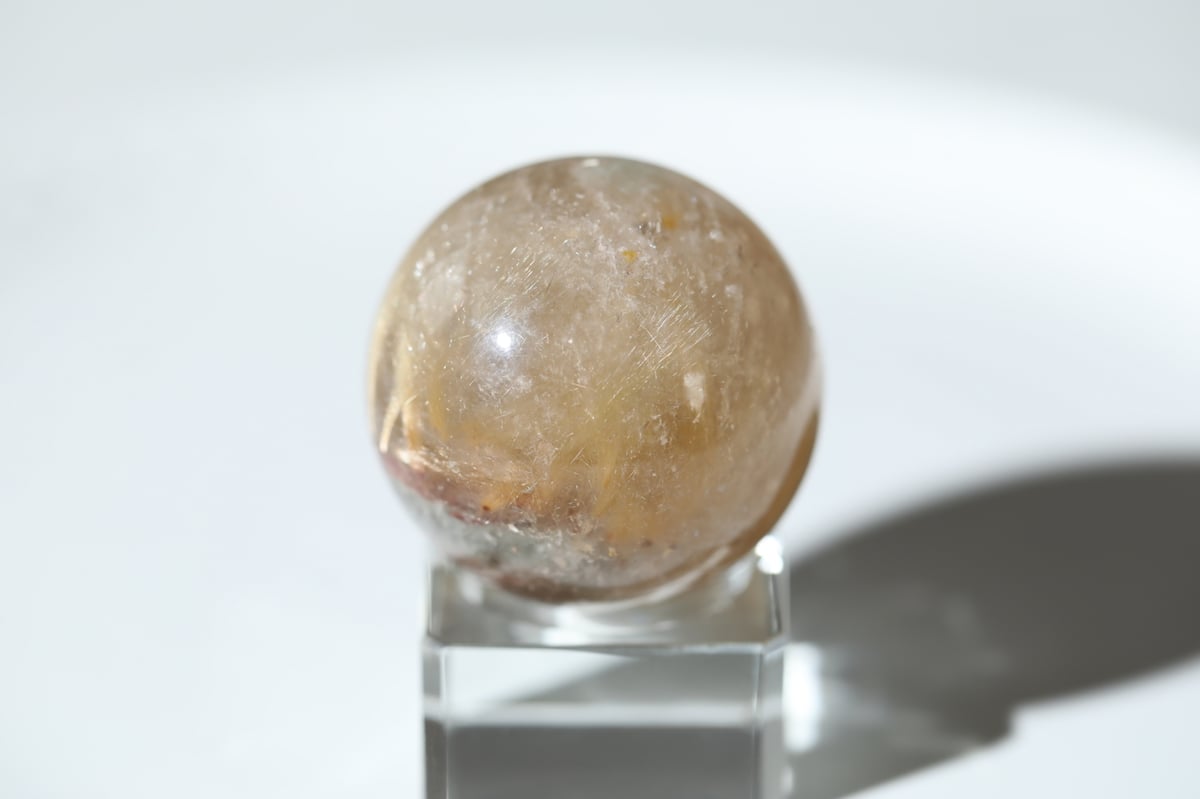 【金運、仕事運上昇】タイチンルチルスフィア⭐️ゴールド⭐️ R37 ⭐️台座付き fit=scale-down,w=1200