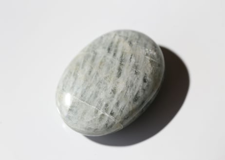 【風になる】アクアマリン 小さな握り石