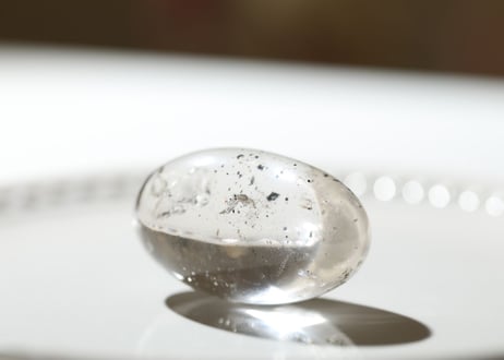 【奇跡と共にある】ガネッシュヒマール産貫入水晶 リンガム