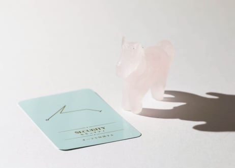 【SECURITY セキュリティ（オーラを保護する）シジル封入 オリジナルカード付き❣️】ローズクォーツのおうまさん ※イベントクーポン使用不可