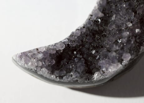 【宇宙の結晶】アメジスト クラスターの月 台座付き