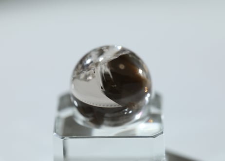 【奇跡がほほえむ】虹入り アイリスクォーツ スフィア