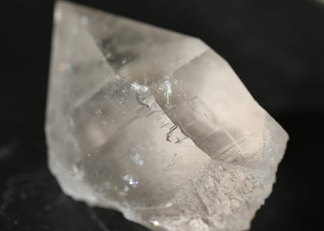 【ガネーシャが住む石】ガネッシュヒマール産水晶 ポイント