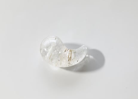 【カルマ解放のシッティ入り】ガネッシュヒマール産 水晶 勾玉