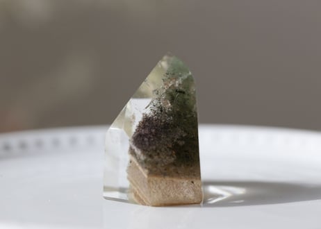 【重なる記憶】ミナスジェライス州産 グリーンファントムクォーツ ポイント