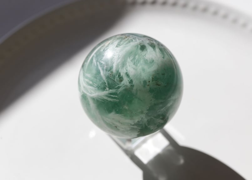 あなたの羽】スノーフレークグリーンフローライト スフィア | Y.S.Y24
