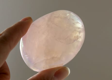 【オーラをデザインする】エンジェルオーラ ローズクォーツ 握り石