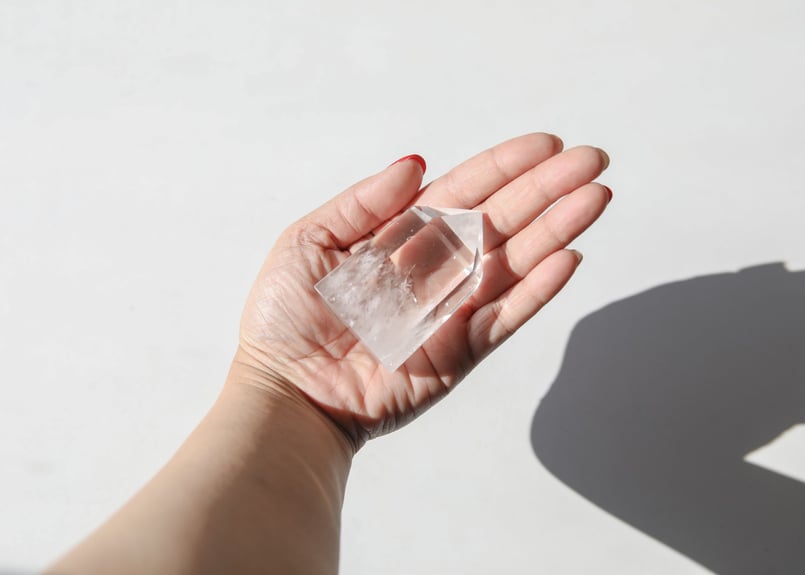ブラジル産 虹入り ハイグレード クリアクォーツ 水晶 アステロイド スタンド付 000000000670_96RXNoS.jpg
