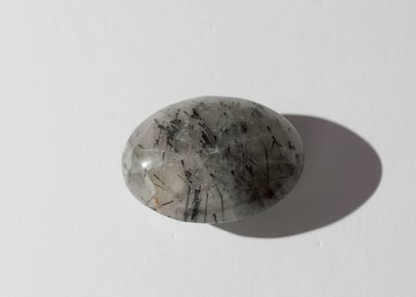 【大地への許し】ブラックトルマリンインクォーツ 握り石