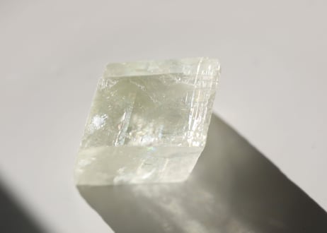 【金のエナジー】虹入り ゴールデンカルサイト
