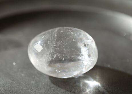 技封入❣️【潜在能力を引き出す】ハイクオリティ 虹入り クリアクォーツ 握り石 ※イベントクーポン使用不可