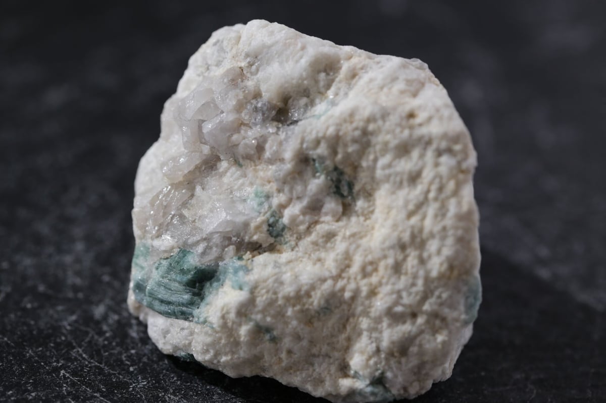 グリーントルマリン原石　水晶　観賞石 日本の石】茨城県産 グリーントルマリン 原石 | Y.S.Y24