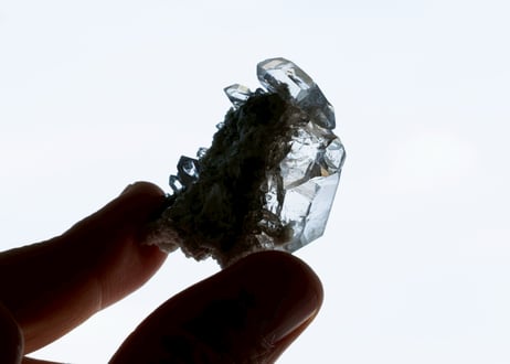 【内なる静寂】モンブラン産 虹入り スモーキークォーツ ミニクラスター