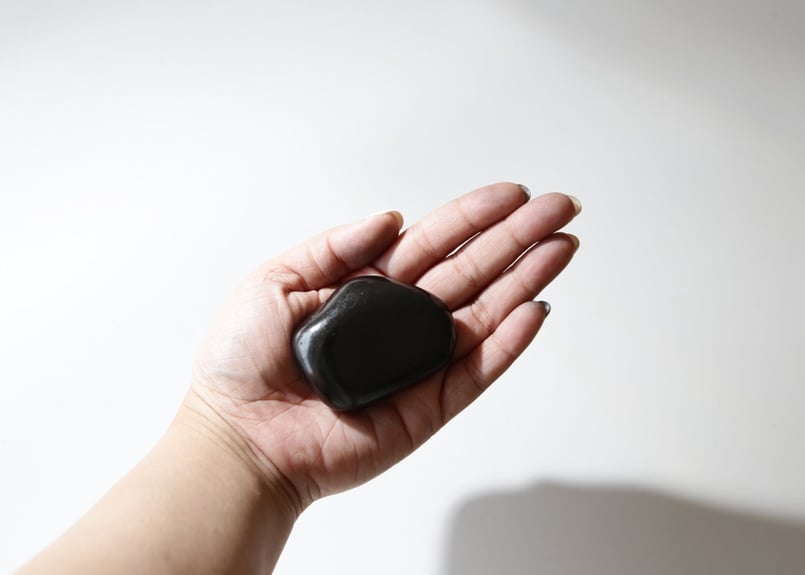 ☆特選NEW☆希少レア☆奇跡の石【シュンガイトハートデザインタンブル