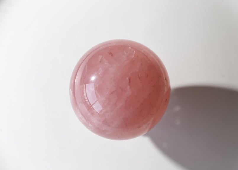 ハートをあたためる】濃いローズクォーツ スフィア | Y.S.Y24