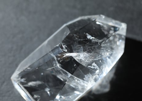 【叡智の結晶】虹入り レムリアンクォーツ 磨き