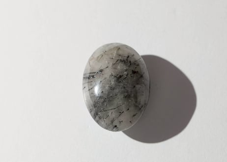 【大地への許し】ブラックトルマリンインクォーツ 握り石