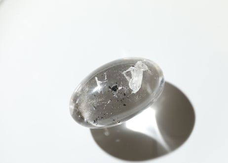 【奇跡と共にある】ガネッシュヒマール産貫入水晶 リンガム