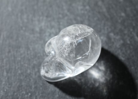【地球を癒す】ミナスジェライス州産 クリアクォーツ スカル